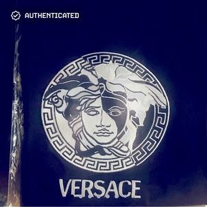 Versace men's black medusa embroidered logo t-shirt 💎